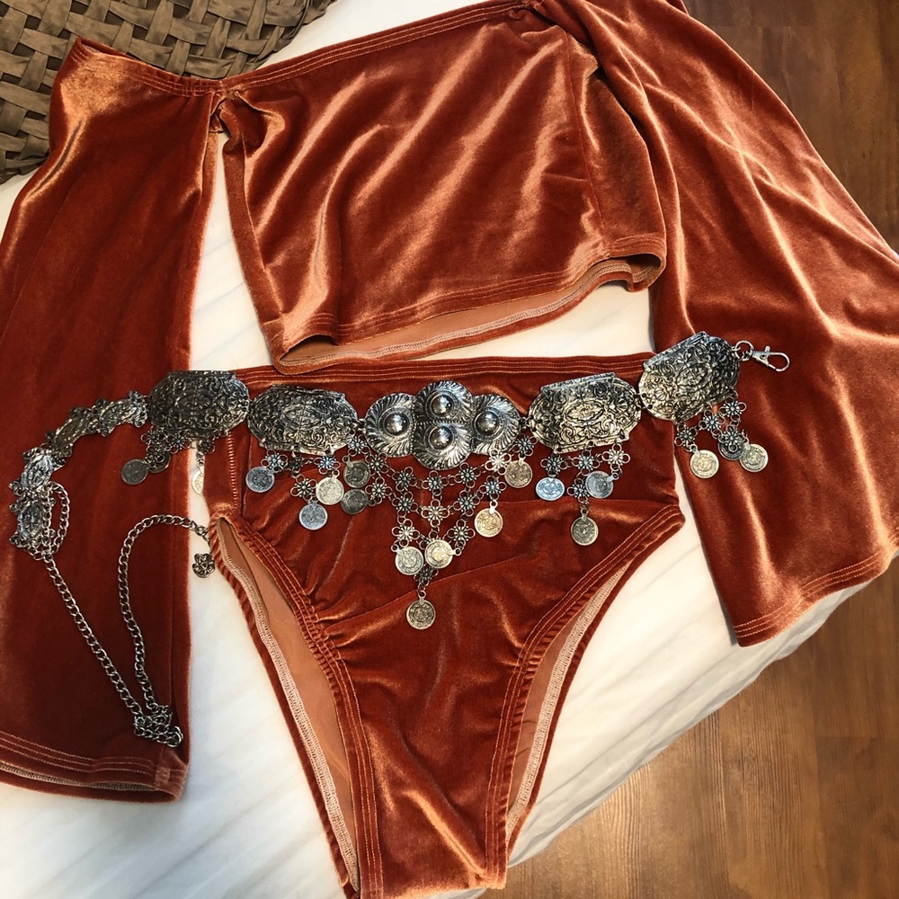 Size small orange rave set